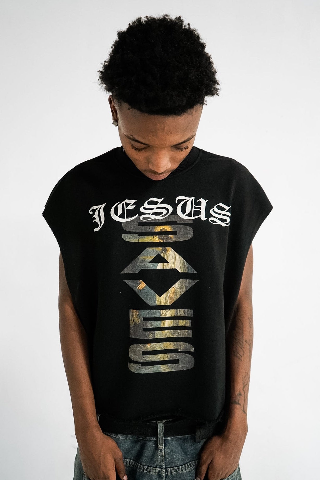 JESUS SAVES NO SLEEVE TEE